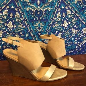 •Chinese Laundry• Gold and Tan Wedges